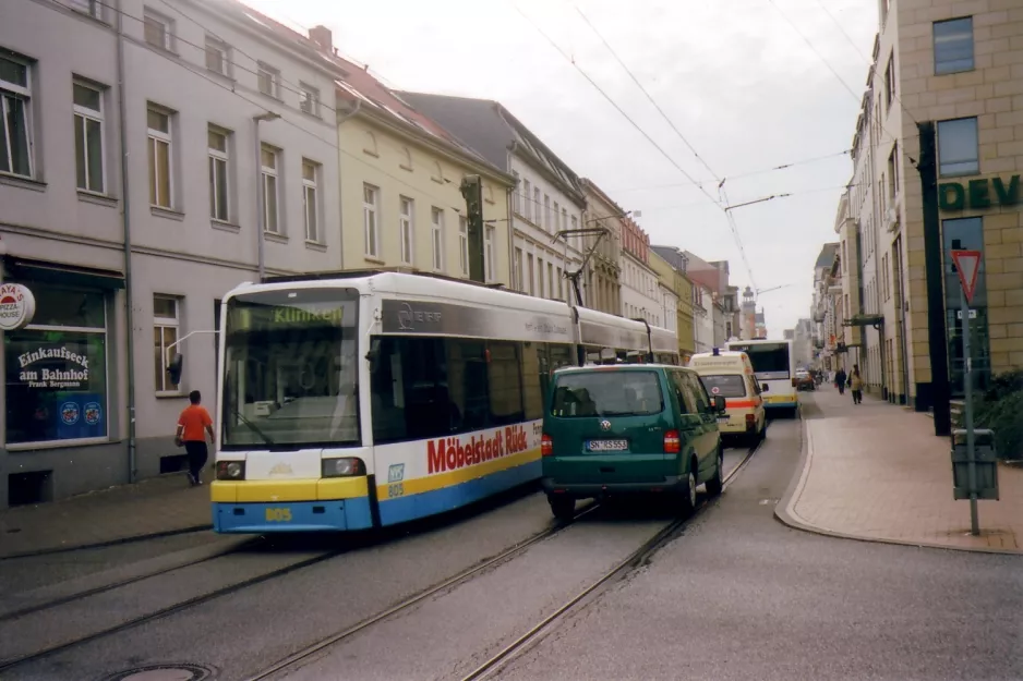 Schwerin tram line 1 with low-floor articulated tram 805 on Wismarsche Straße (2006)