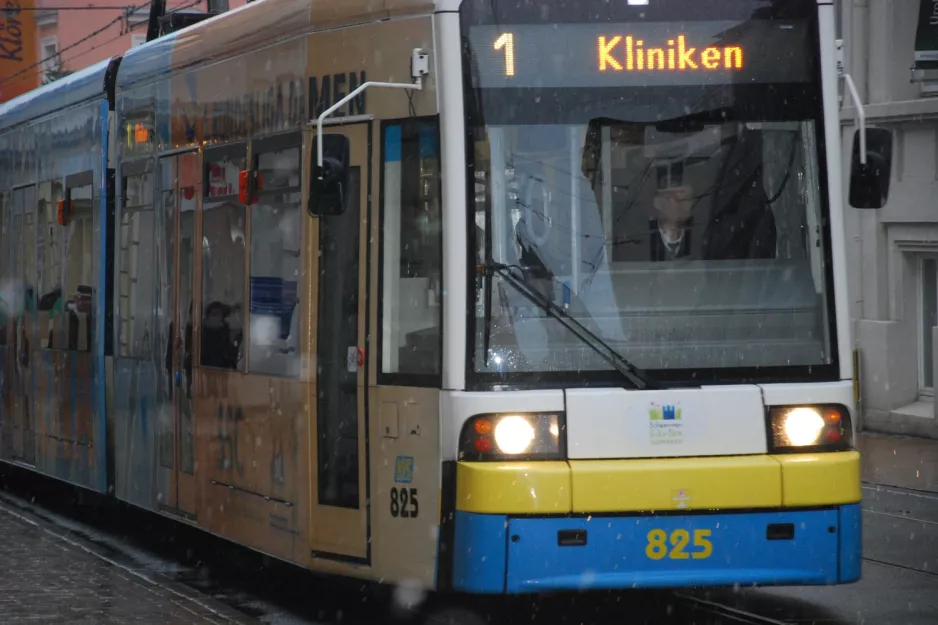 Schwerin tram line 1 with low-floor articulated tram 825 near Marienplatz (2012)