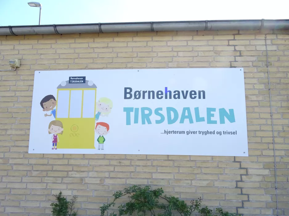 Sign: Aarhus railcar 9 Tirsdalen's Kindergarten (2019)