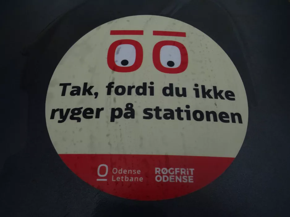 Sign: Tak, fordi du ikke ryger på stationen
 (2023)