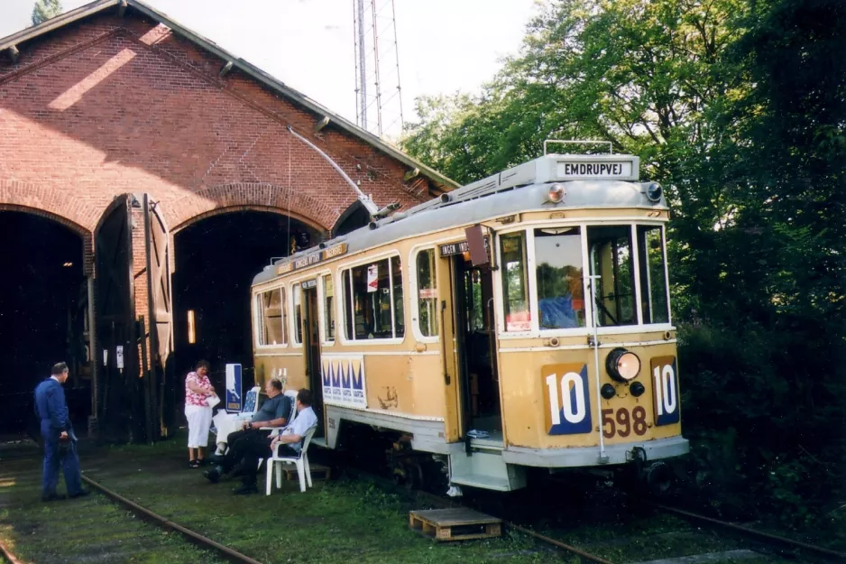 Skælskør railcar 598 in front of Sporvognsremisen (2007)