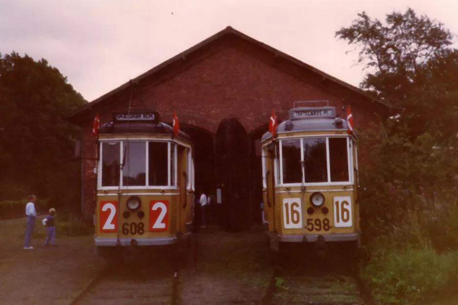 Skælskør railcar 608 in front of Sporvognsremisen (1988)