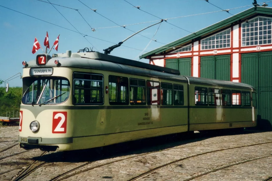 Skjoldenæsholm articulated tram 2412 in front of Valby Gamle Remise (2003)