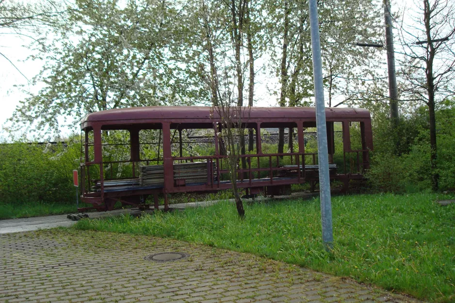 Skjoldenæsholm articulated tram 815 on the side track at Geraer Verkehrsbetrieb depot, Zoitzbergstraße (2014)