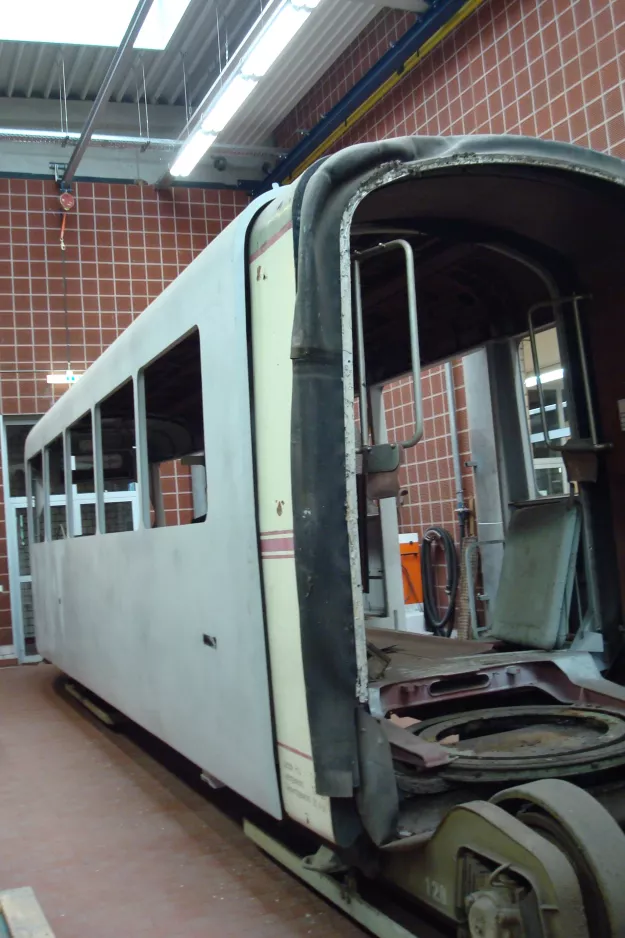 Skjoldenæsholm articulated tram 815 outside Depot Zoitzbergstr. (2014)