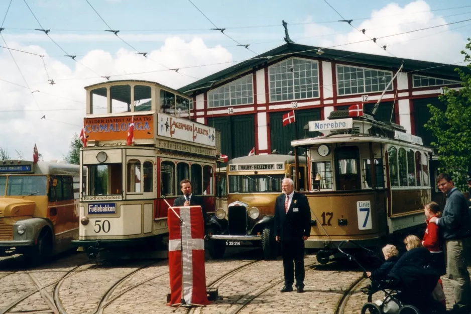 Skjoldenæsholm bilevel rail car 50 in front of Valby Gamle Remise (2004)