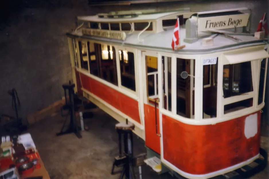 Skjoldenæsholm railcar 12 behind Billedskærervej 13 (1990)