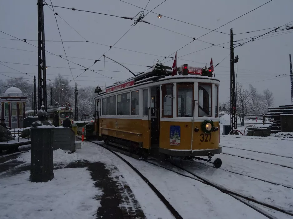 Skjoldenæsholm railcar 327 in front of The tram museum (2021)