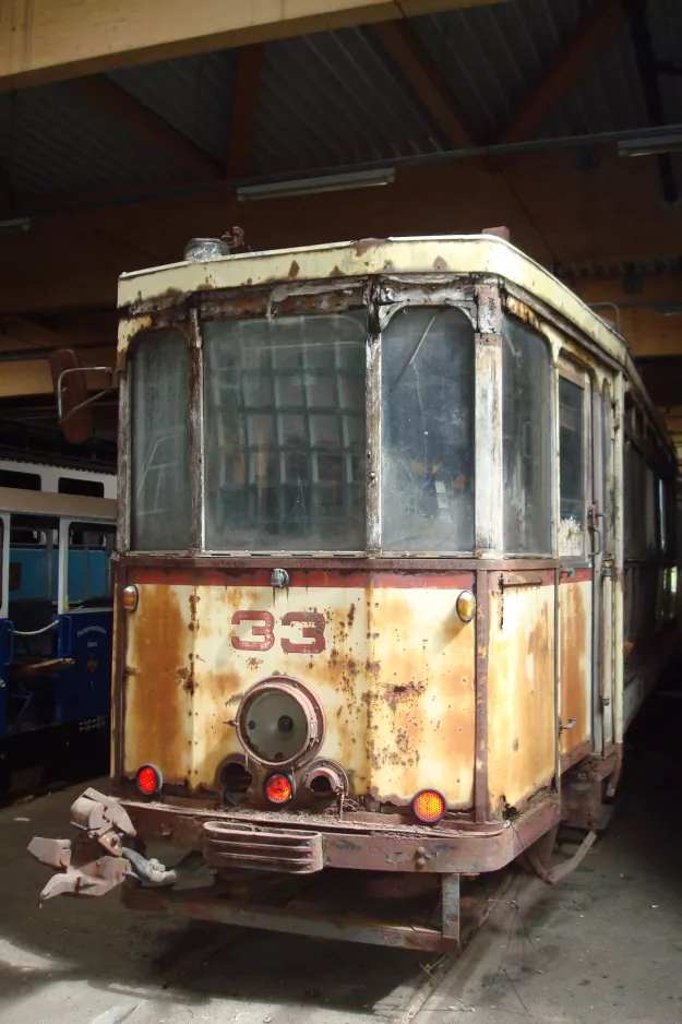 Skjoldenæsholm railcar 33 inside Depot Zoitzbergstr. (2015)