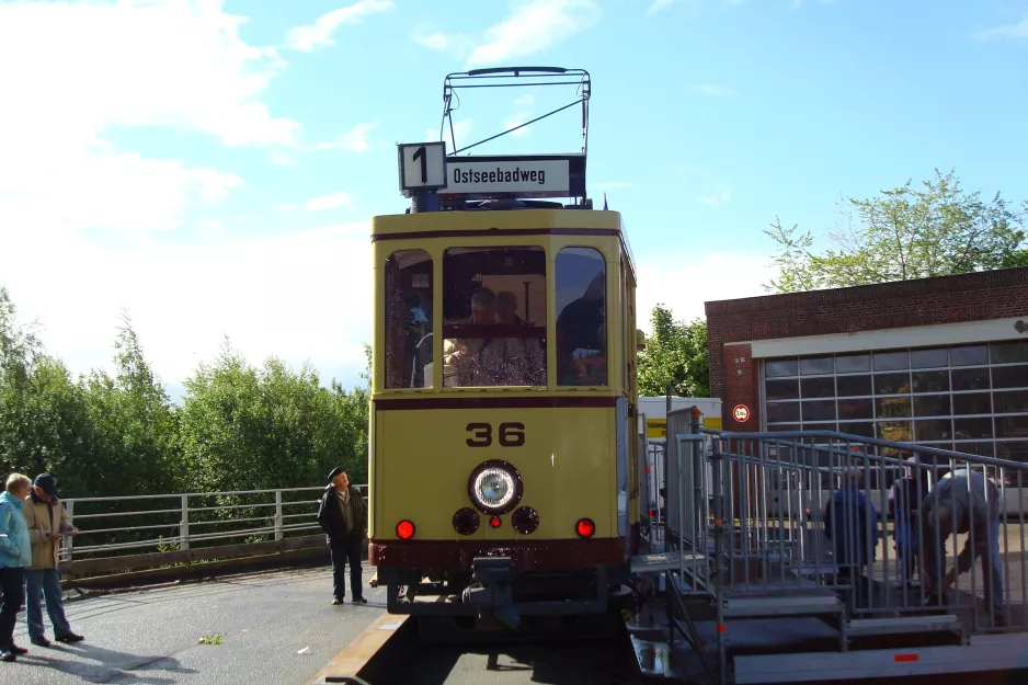 Skjoldenæsholm railcar 36 at Aktiv Bus, Apenrader Strasse 22, Flensborg, front view (2012)