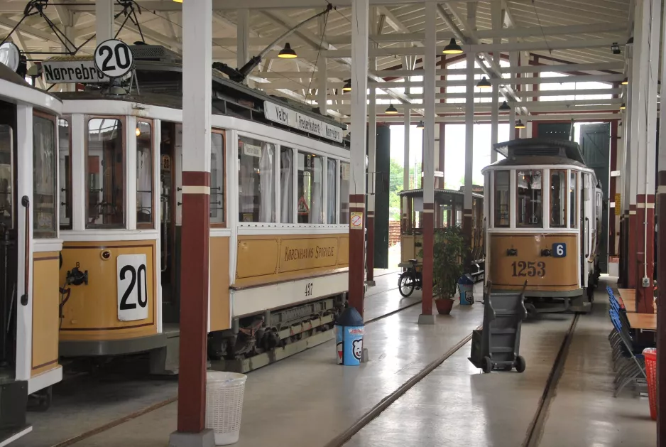 Skjoldenæsholm railcar 437 inside Valby Gamle Remise (2016)