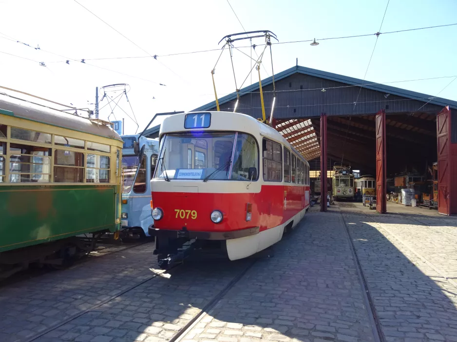 Skjoldenæsholm railcar 7079 in front of Remise 1 (2018)