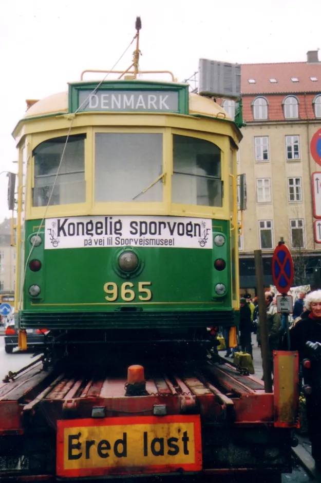 Skjoldenæsholm railcar 965 on Banegårdspladsen, seen from behind (2006)