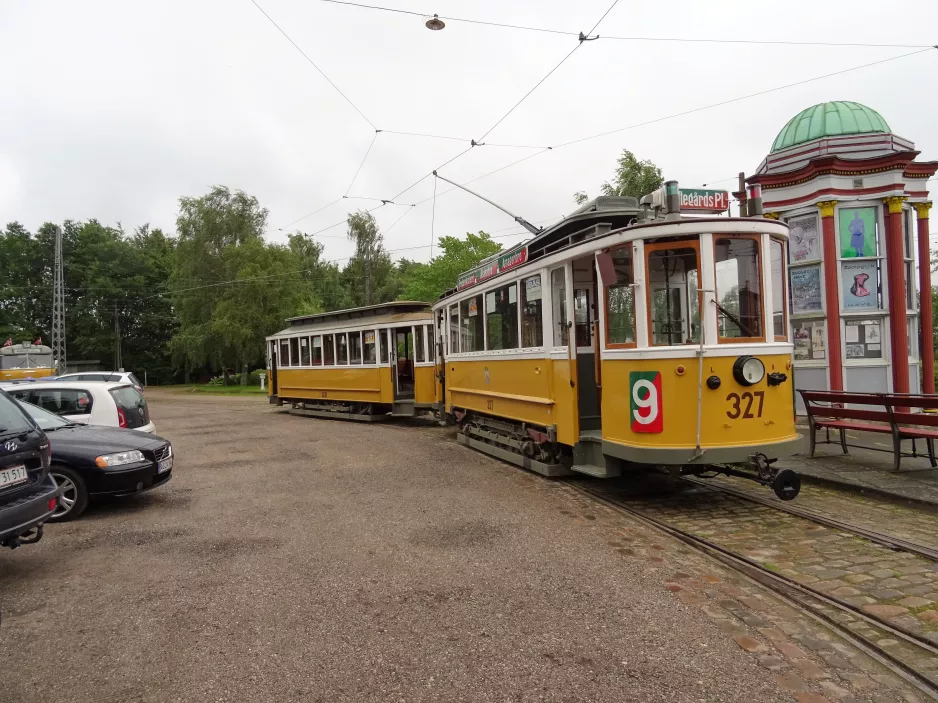 Skjoldenæsholm standard gauge with railcar 327 in front of The tram museum (2017)