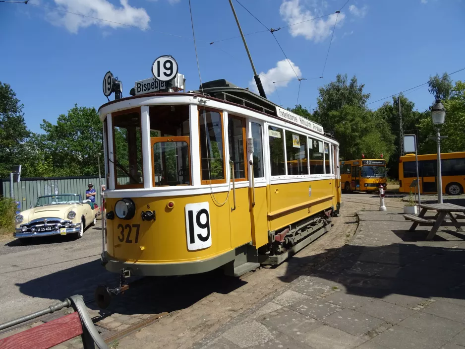 Skjoldenæsholm standard gauge with railcar 327 in front of The tram museum (2018)