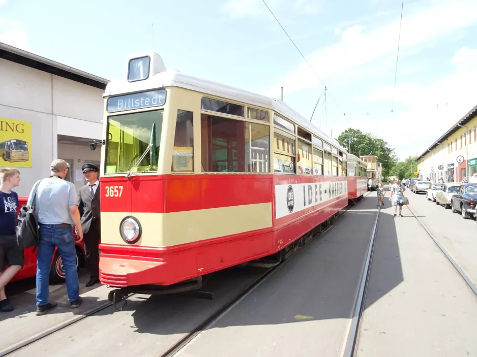 Skjoldenæsholm standard gauge with railcar 3657 at Bushallen (2019)