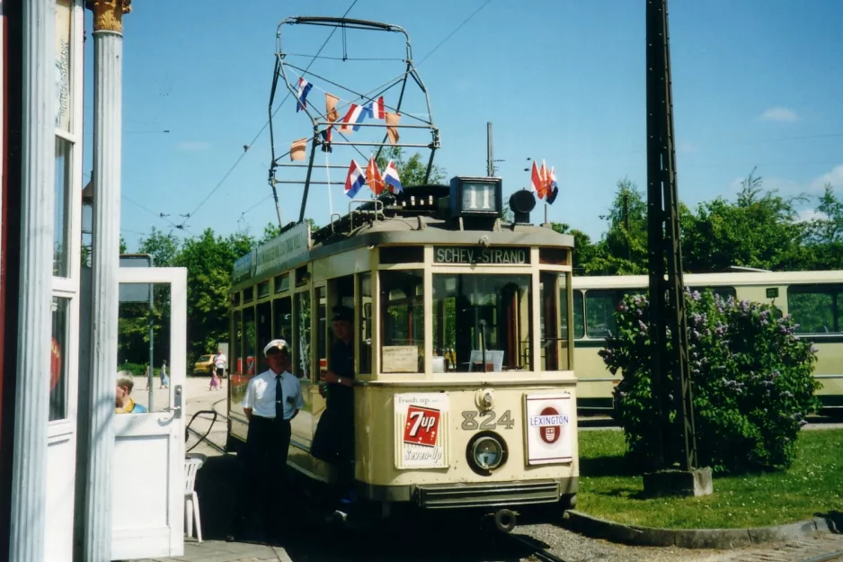 Skjoldenæsholm standard gauge with railcar 824 in front of The tram museum (2003)