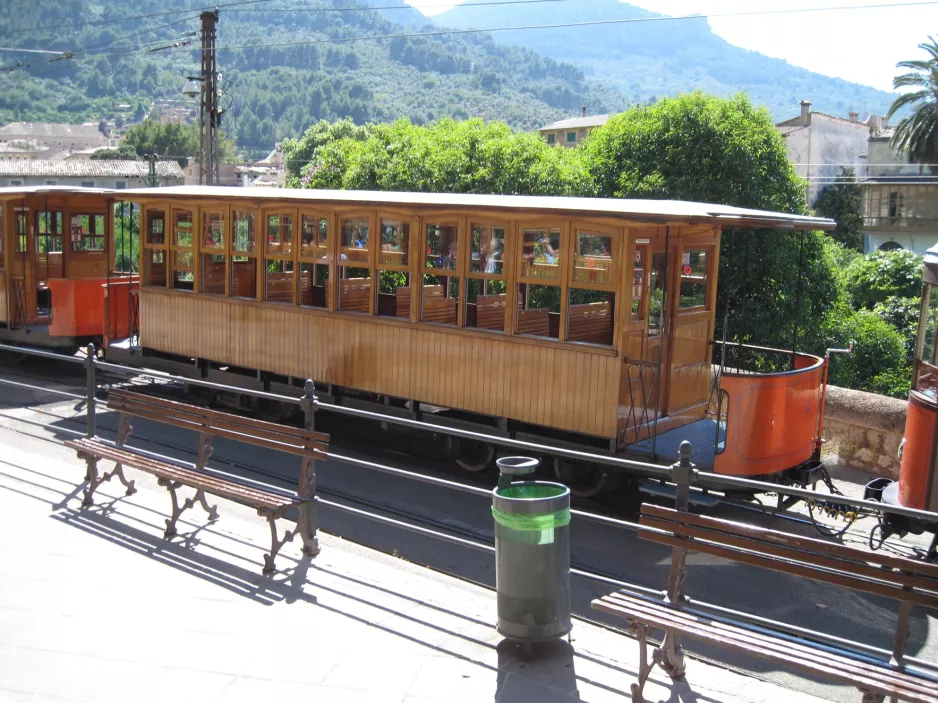 Sóller tram line with open sidecar 4 on Es Control (2013)