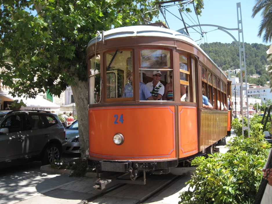 Sóller tram line with railcar 24 at Las Palmeras / Carrer de la Marina (2013)