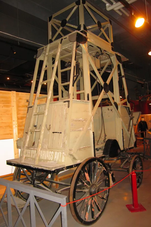 Stockholm horse-drawn tower wagon AKT. B on Tegelviksgatan 22 (2011)