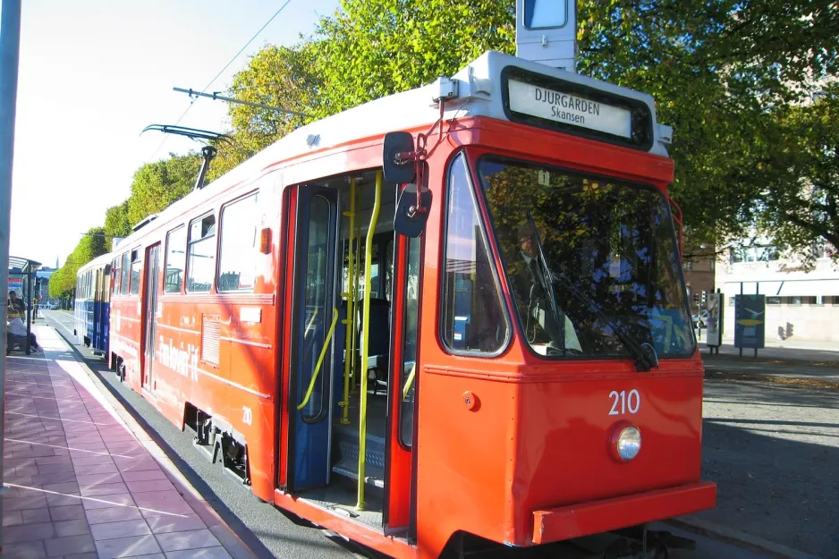 Stockholm restaurant line Cafetåget with railcar 210 at Styrmansgatan (2011)