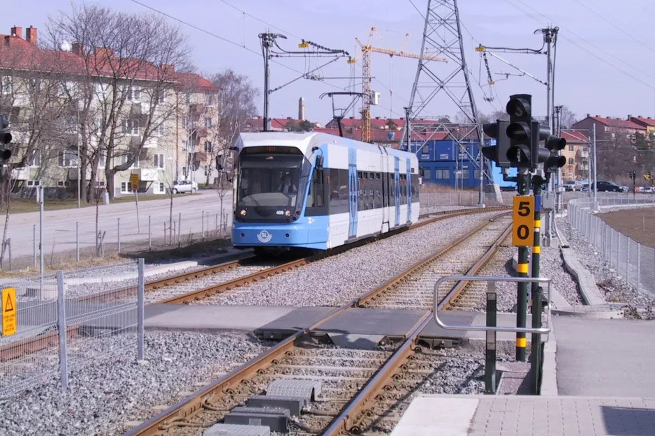 Stockholm tram line 30 Tvärbanan with low-floor articulated tram 408 on Åmännigevägen (2003)