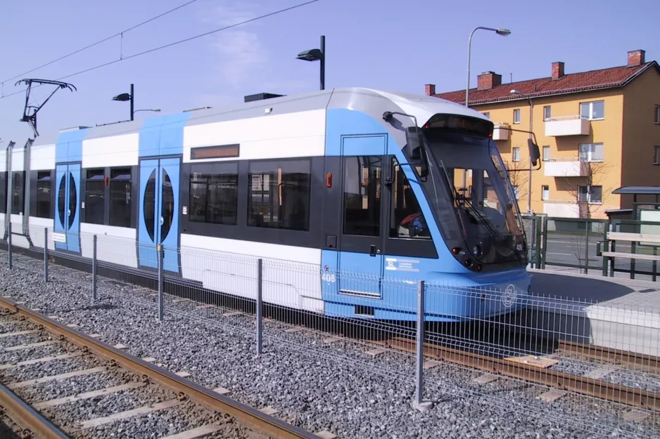 Stockholm tram line 30 Tvärbanan with low-floor articulated tram 408, side view Årstafältet (2003)