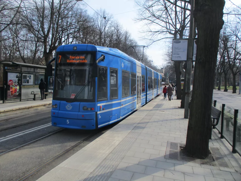 Stockholm tram line 7S Spårväg City with low-floor articulated tram 5 at Nordiska Museet/Vasamuseet (2019)