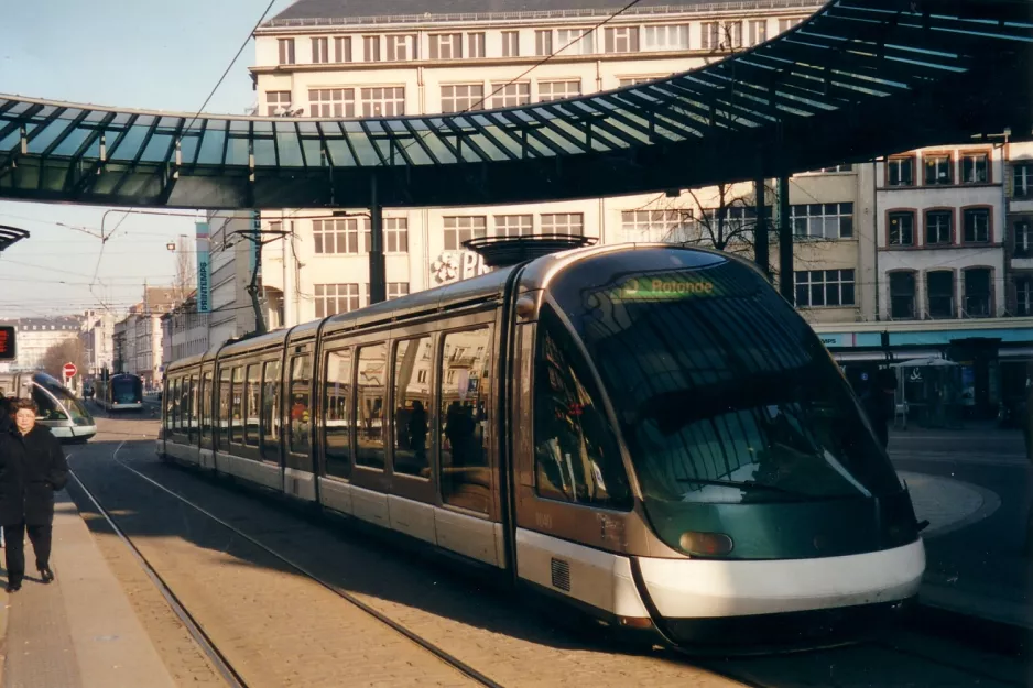 Strasbourg tram line D with low-floor articulated tram 1040 at Place de l'Homme de Fer (2003)