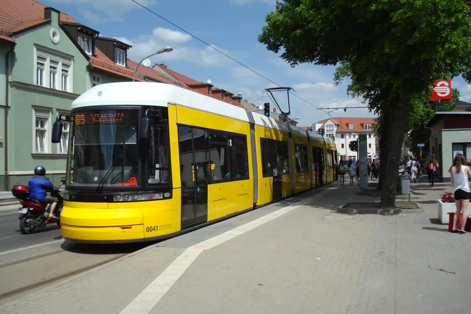 Strausberg tram line 89 with low-floor articulated tram 0041 at Lustgarten (2013)