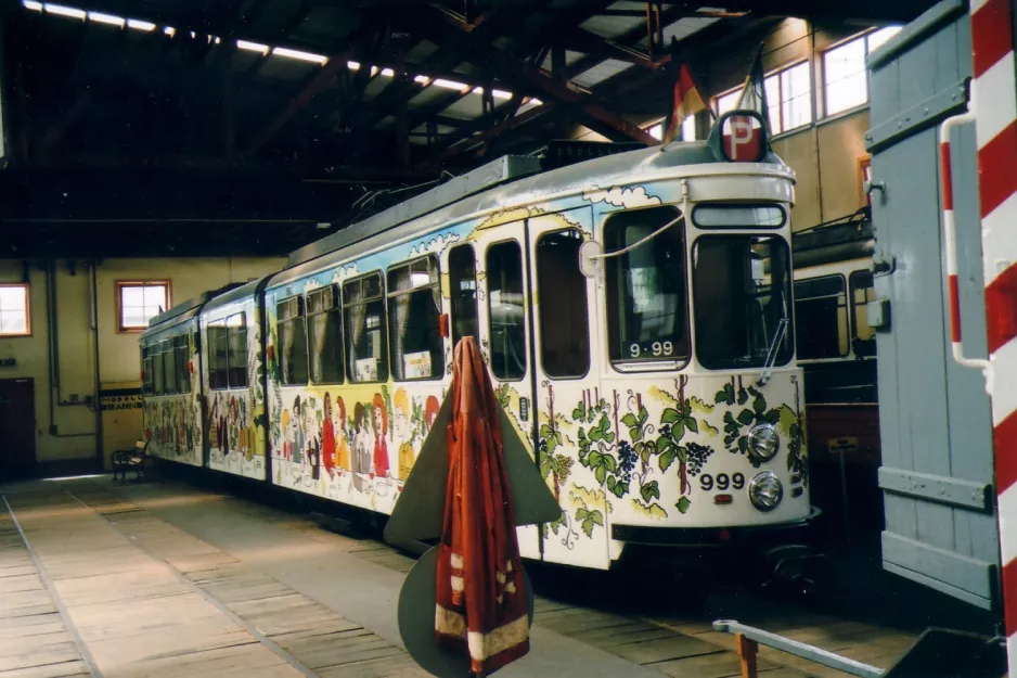 Stuttgart articulated tram 999 on Strohgäustraße 1 (2007)