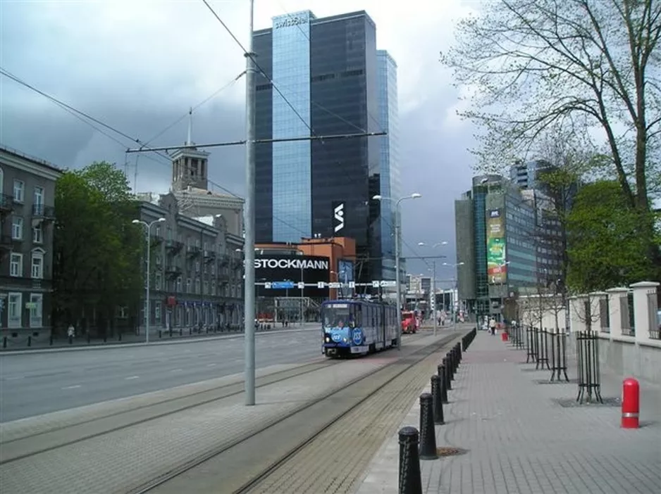 Tallinn articulated tram 104 on Tartu maantee (2007)