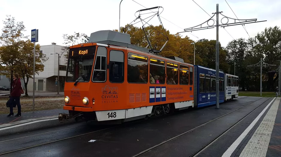 Tallinn tram line 1 with articulated tram 148 at Pöhja Puiestee (2017)