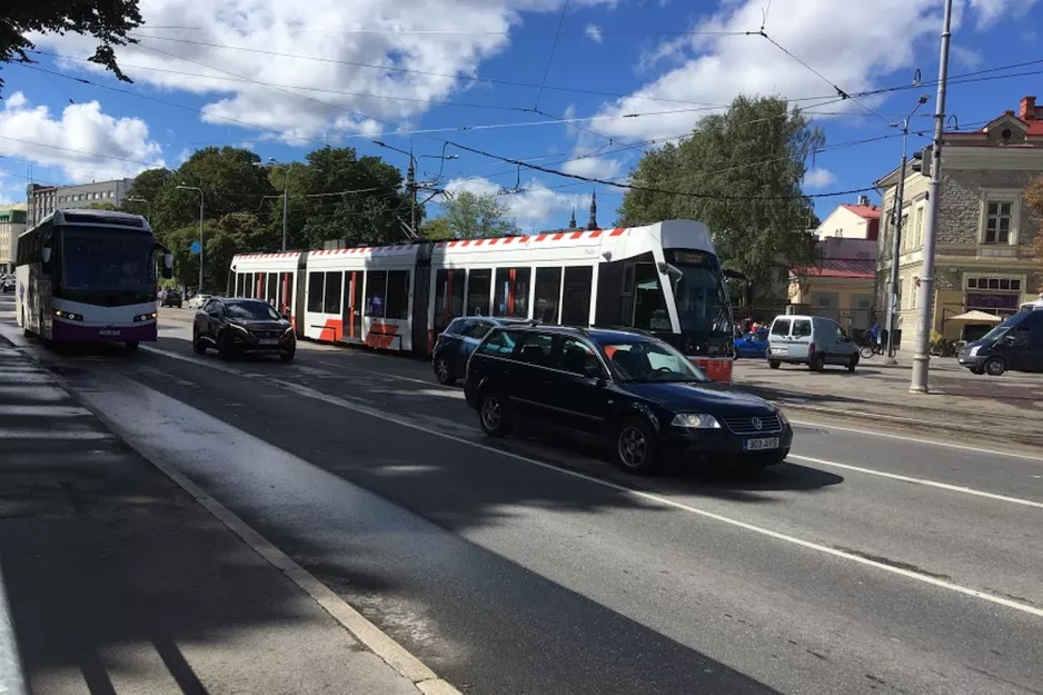 Tallinn tram line 4 on Viru väljak (2018)