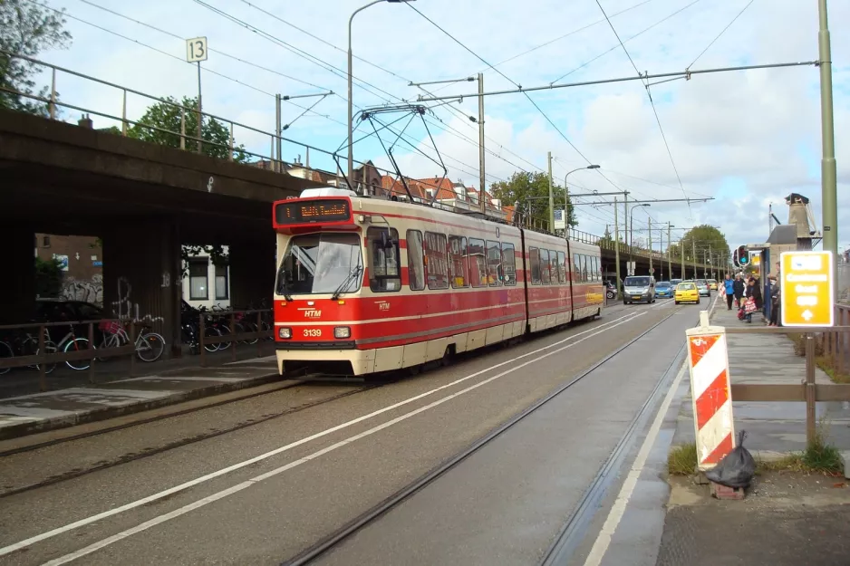 The Hague tram line 1 with articulated tram 3139 on Phoenixstraat (2011)