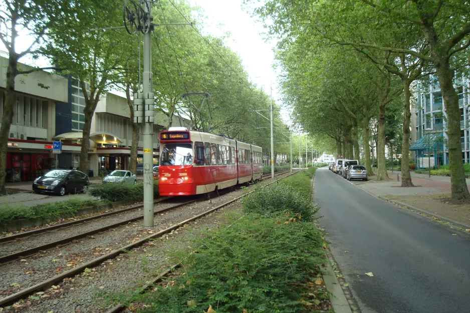 The Hague tram line 6 with articulated tram 3099 at Vlamenburg (2014)