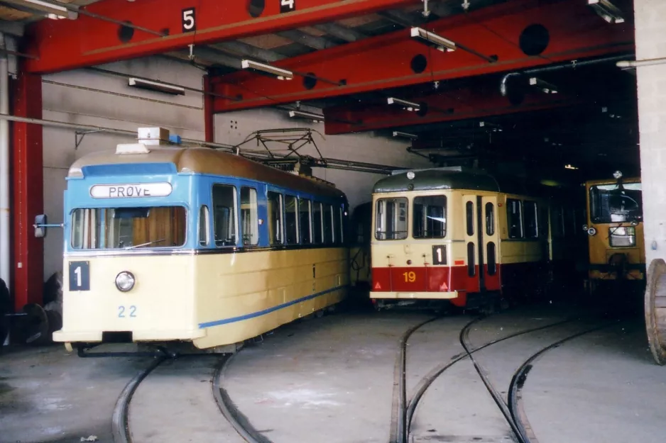 Trondheim railcar 22 at Munkvoll (2005)