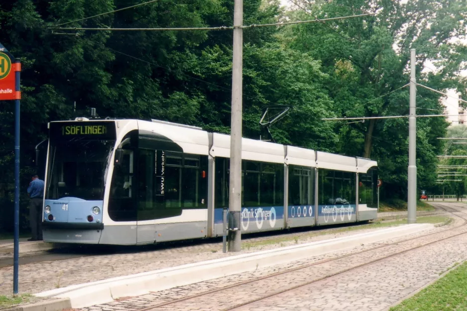 Ulm tram line 1 with low-floor articulated tram 41 "Albrecht Berblinger" at Donauhalle (2007)