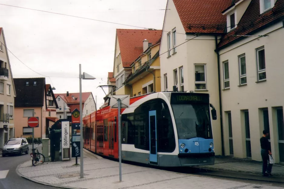 Ulm tram line 1 with low-floor articulated tram 45 "Otto (Otl) Aiecher" at Söflingen (2007)