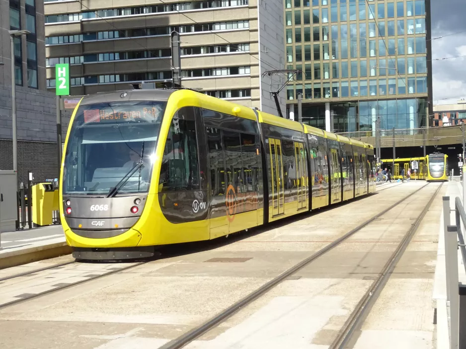 Utrecht tram line 20 with articulated tram 6068 on CS Jaarbeursplein (2022)