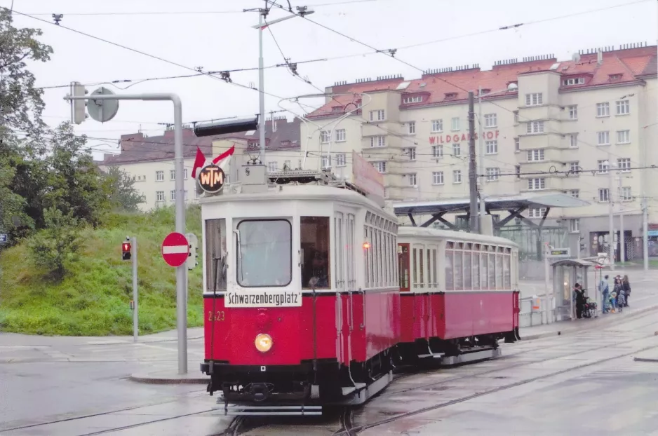 Vienna railcar 2423 at Landstraße (2014)