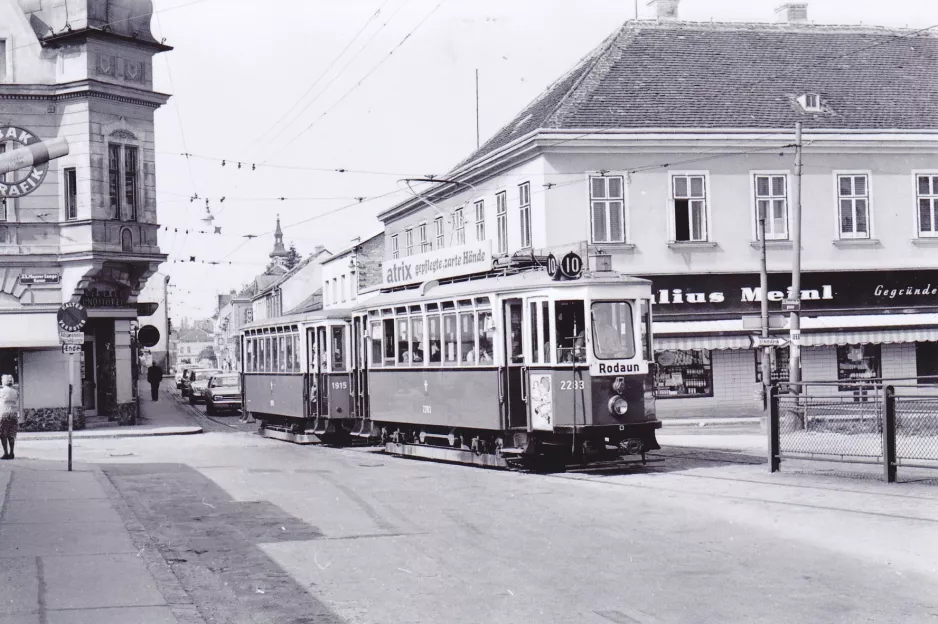 Vienna tram line 10 with railcar 2283 on Maurer Lange Gasse (1968)
