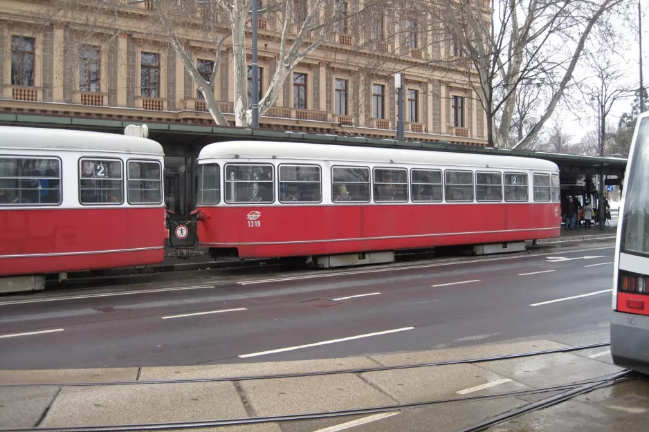 Vienna tram line 2 with sidecar 1319 at Ring, Volkstheater U (2013)