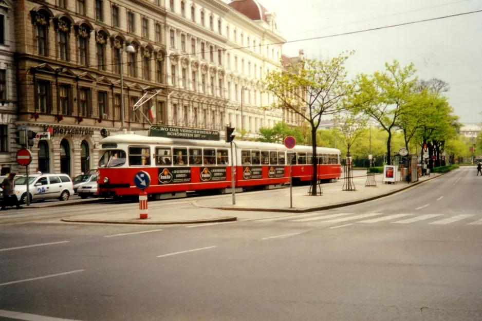 Vienna tram line 43 at Landesgerichtsstraße (2001)