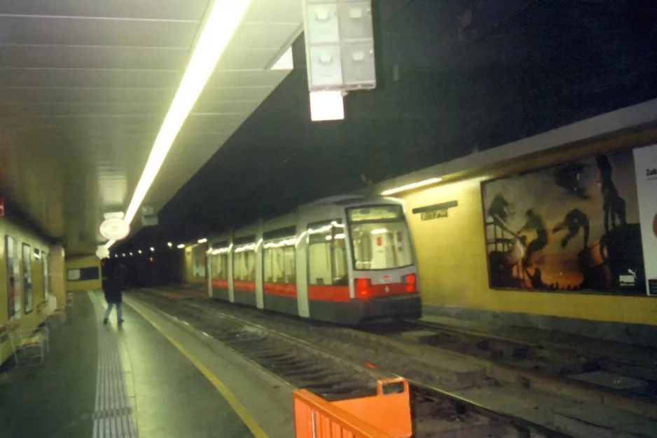 Vienna tram line 65 with low-floor articulated tram 5 at Kliebergasse (2001)