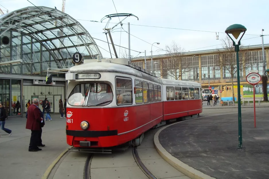 Vienna tram line 9 with articulated tram 4861 at Westbahnhof (2010)