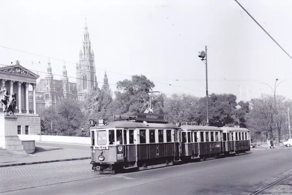 Vienna tram line B with railcar 4048 on Universitätsring (1968)