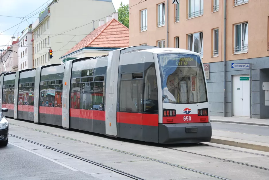 Vienna tram line D with low-floor articulated tram 650 close by Sickenberggasse (2014)