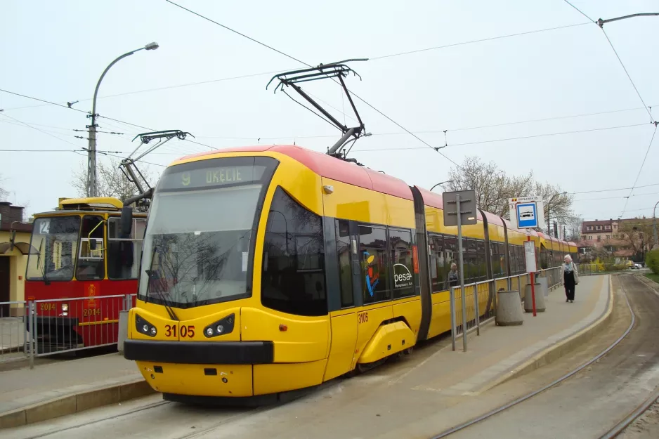 Warsaw tram line 24 with railcar 2014 at Gocławek (2011)