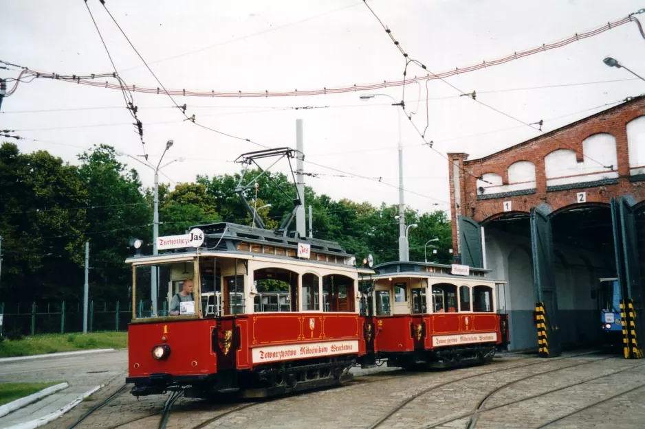 Wrocław museum tram 1 in front of Zajezdnia GAJ (2004)